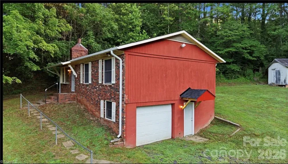 11526 US Highway 421 Purlear, NC 28665