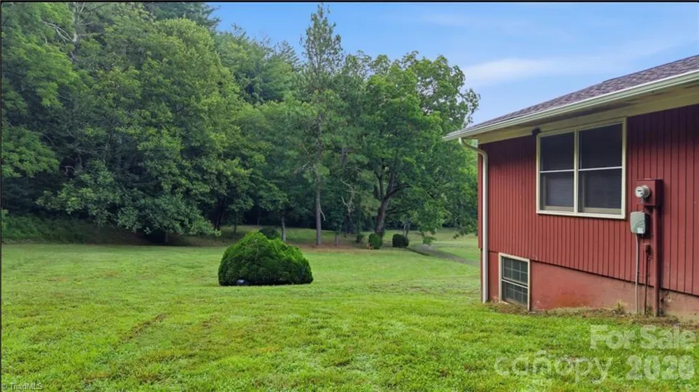 11526 US Highway 421 Purlear, NC 28665