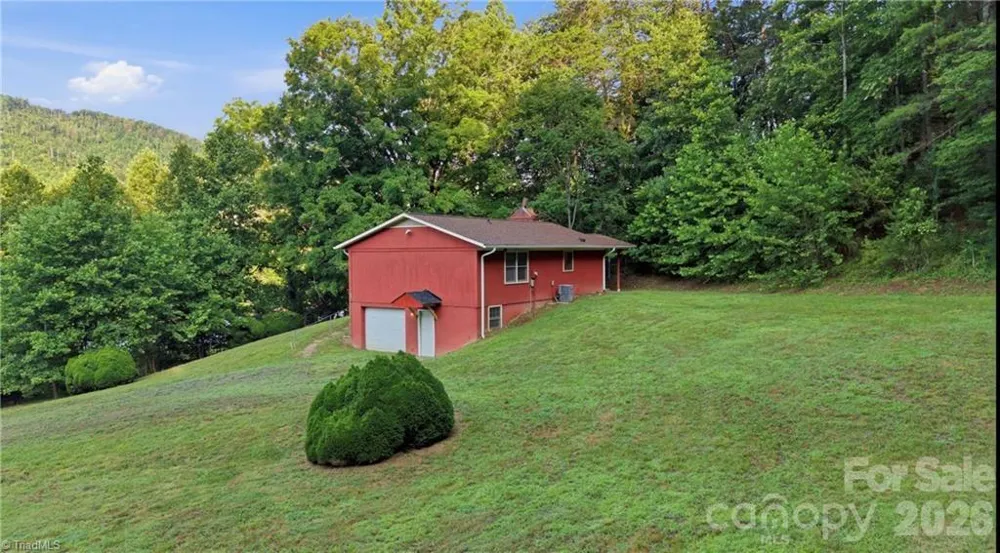 11526 US Highway 421 Purlear, NC 28665