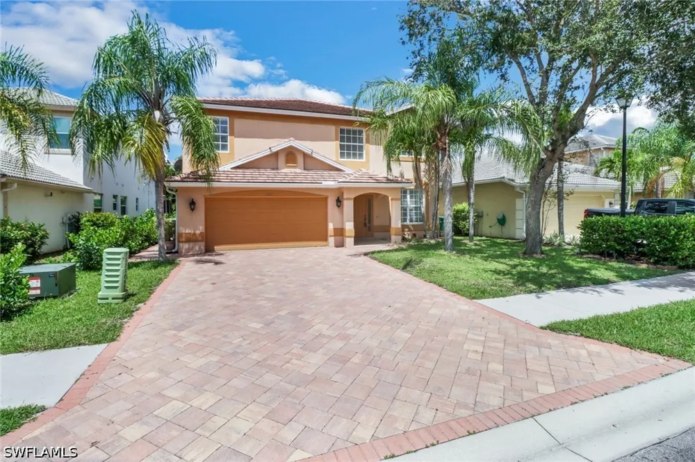 Laurel Lakes Way Naples, FL 34119