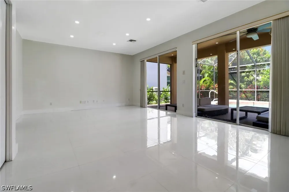 Laurel Lakes Way Naples, FL 34119