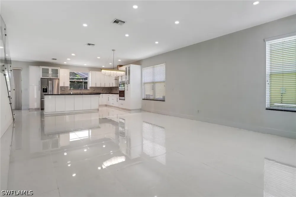 Laurel Lakes Way Naples, FL 34119