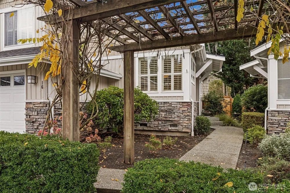 120 Newport Way NW #16 Issaquah, WA 98027