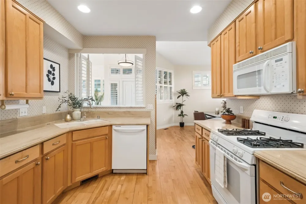 120 Newport Way NW #16 Issaquah, WA 98027