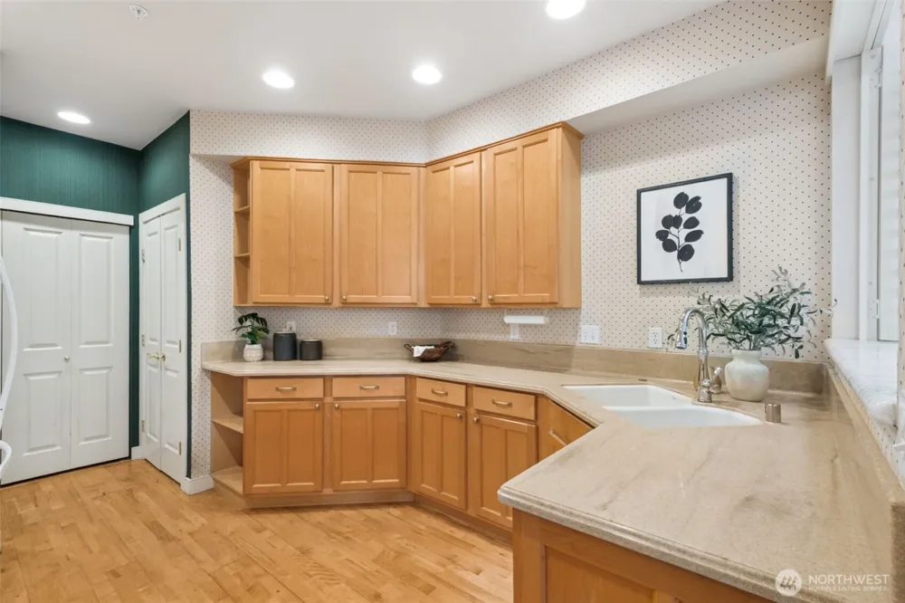120 Newport Way NW #16 Issaquah, WA 98027