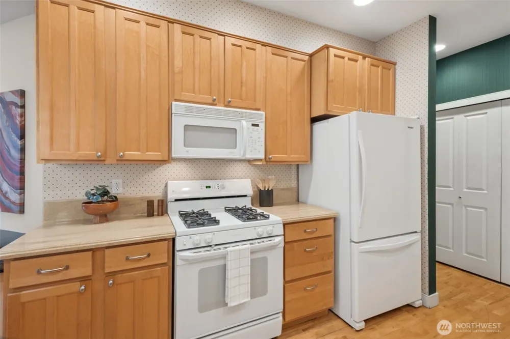 120 Newport Way NW #16 Issaquah, WA 98027