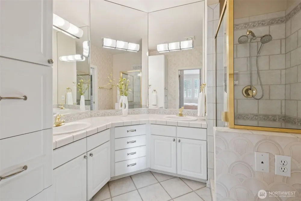 120 Newport Way NW #16 Issaquah, WA 98027