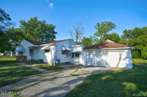 7449 Jennings Road