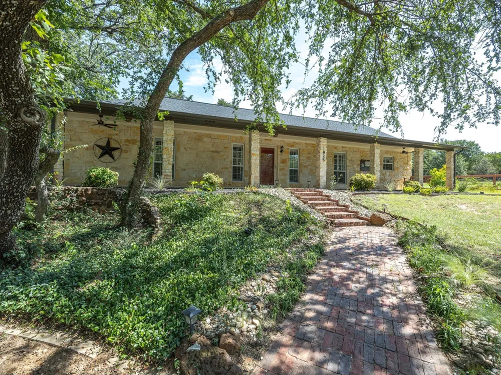 1025 Burchbury Trail Argyle, TX 76226