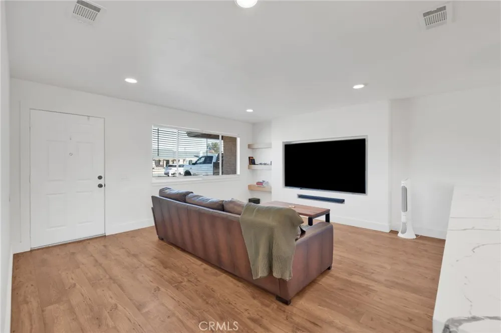 15075 Flathead Road Apple Valley, CA 92307