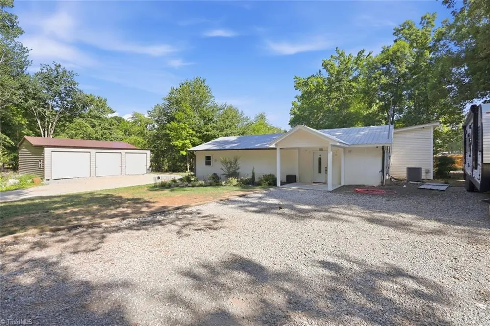 901 Decker Road Thomasville, NC 27360