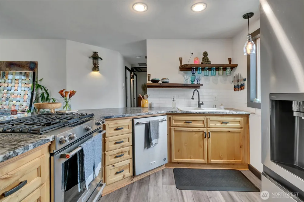 406 1st Avenue E Pacific, WA 98047