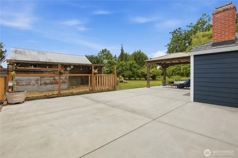 406 1st Avenue E Pacific, WA 98047