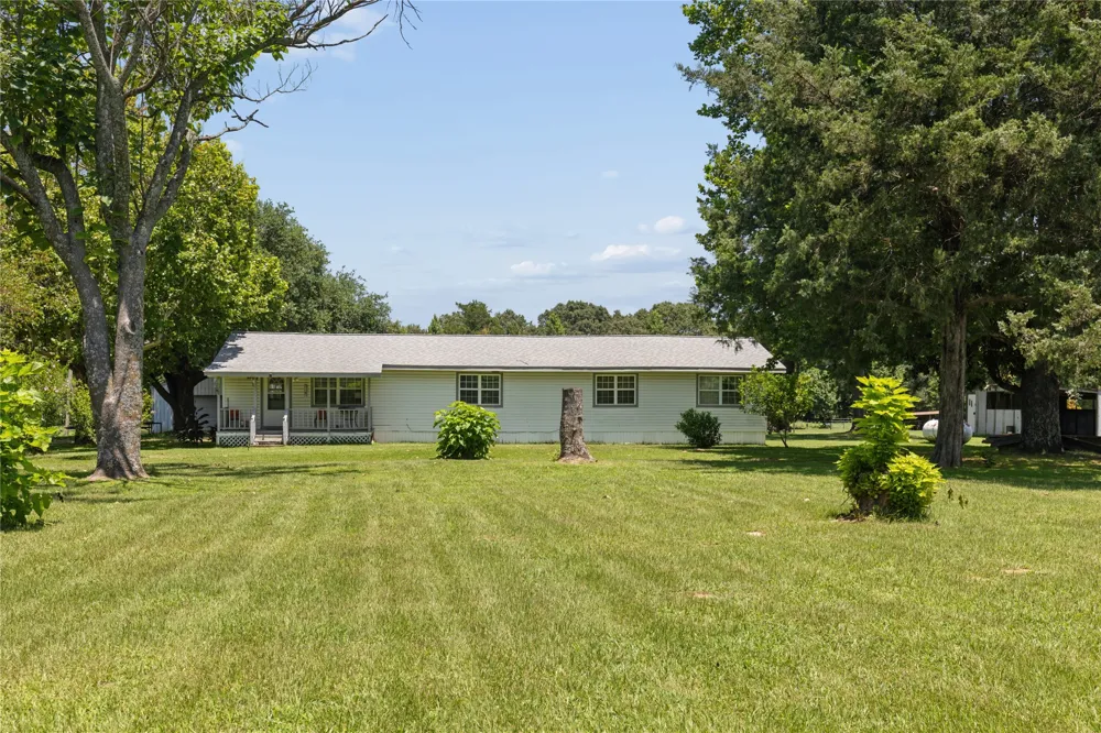 180 County Road 4255 De Kalb, TX 75559