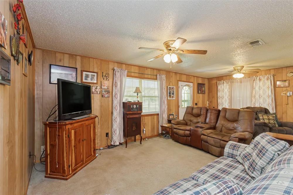 180 County Road 4255 De Kalb, TX 75559