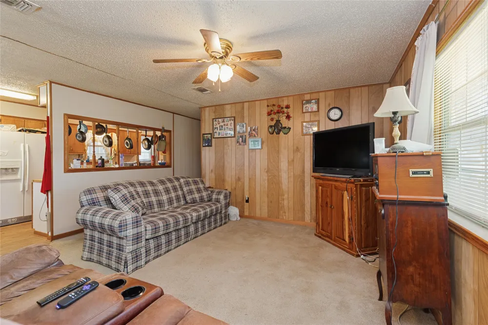 180 County Road 4255 De Kalb, TX 75559