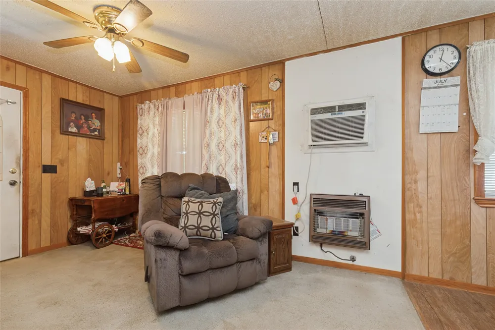 180 County Road 4255 De Kalb, TX 75559