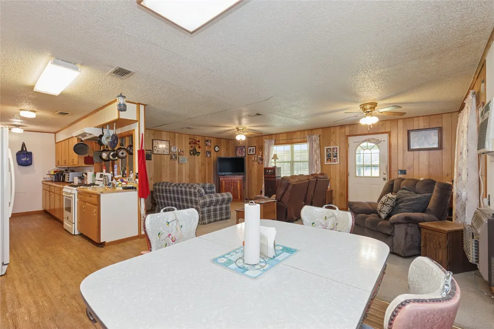 180 County Road 4255 De Kalb, TX 75559