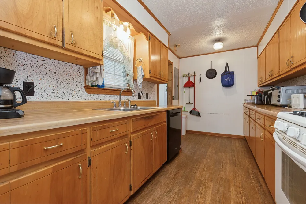 180 County Road 4255 De Kalb, TX 75559