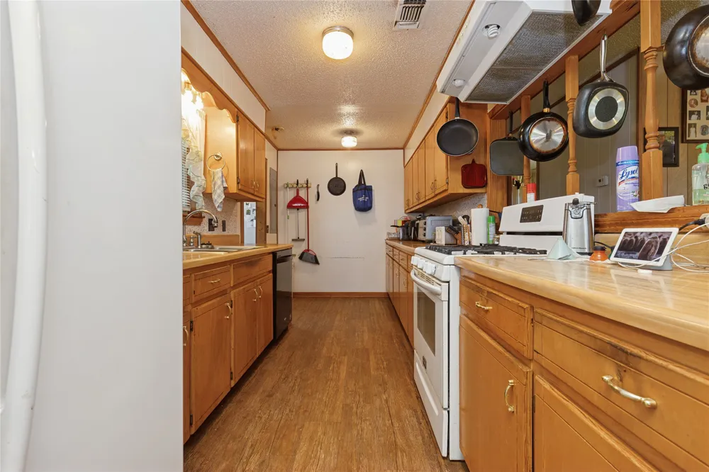 180 County Road 4255 De Kalb, TX 75559