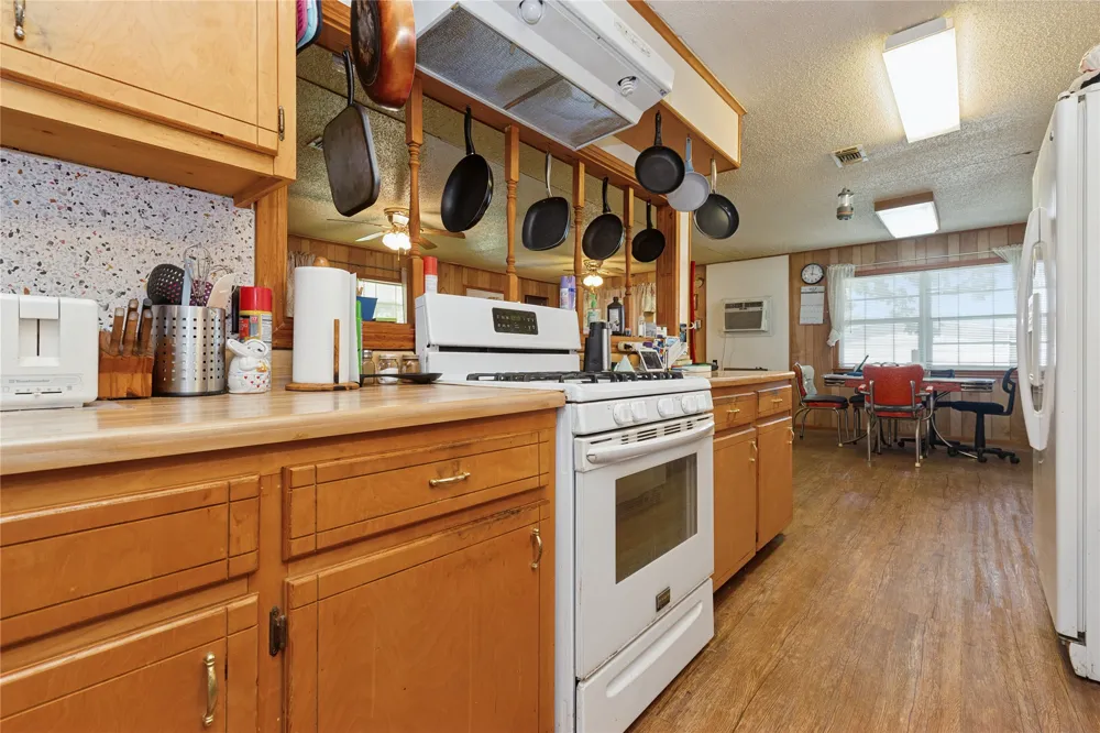 180 County Road 4255 De Kalb, TX 75559
