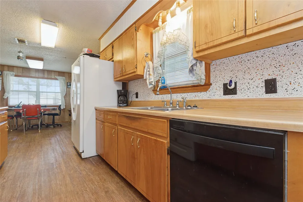 180 County Road 4255 De Kalb, TX 75559