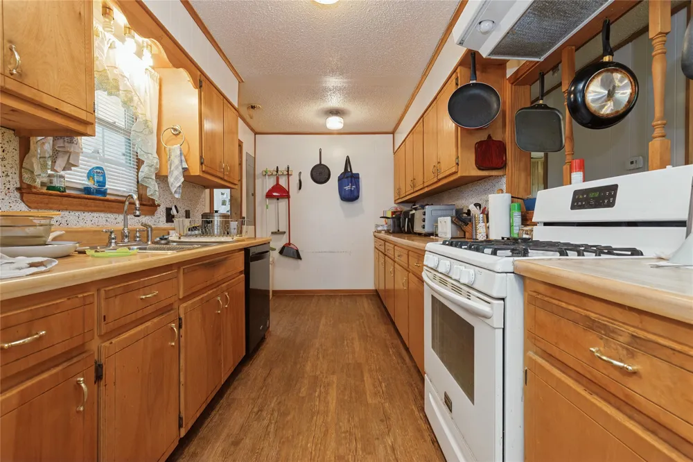 180 County Road 4255 De Kalb, TX 75559