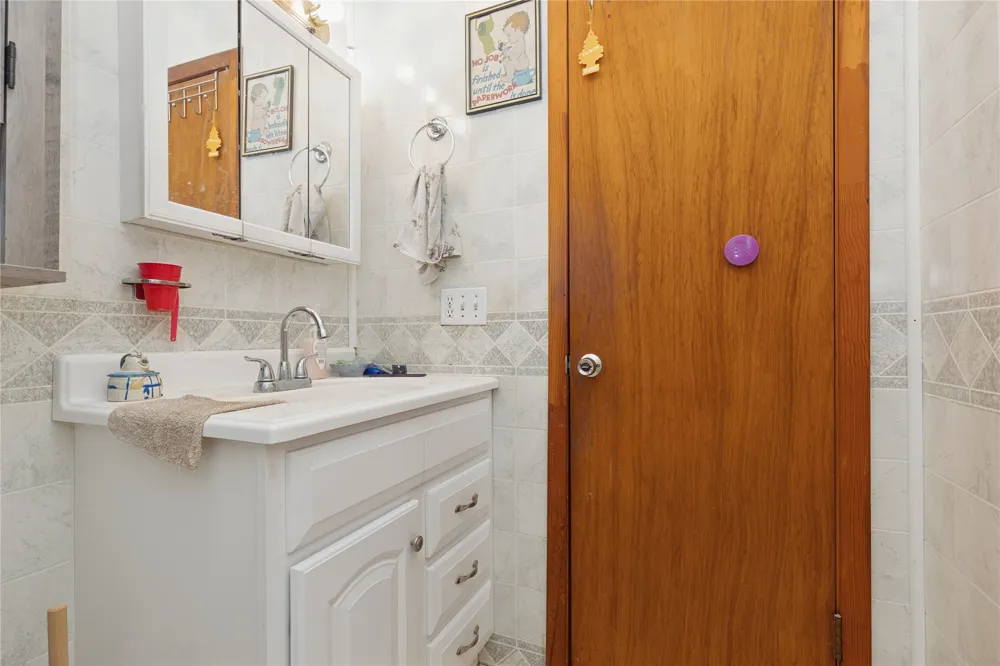 180 County Road 4255 De Kalb, TX 75559