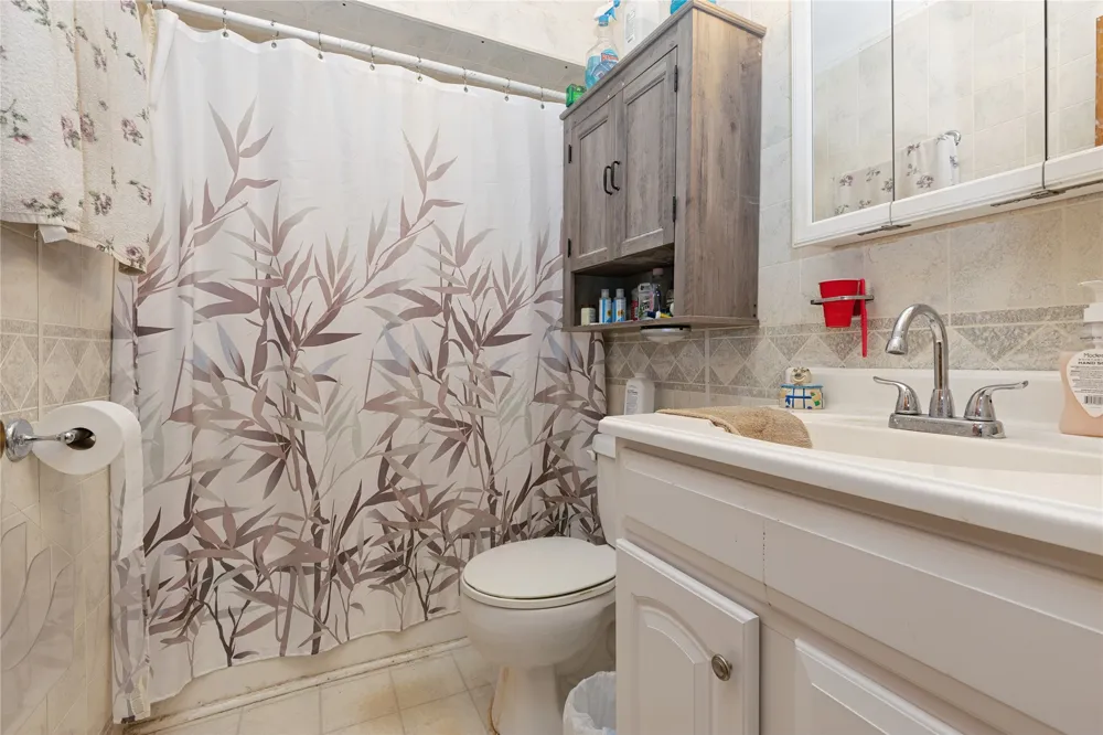 180 County Road 4255 De Kalb, TX 75559