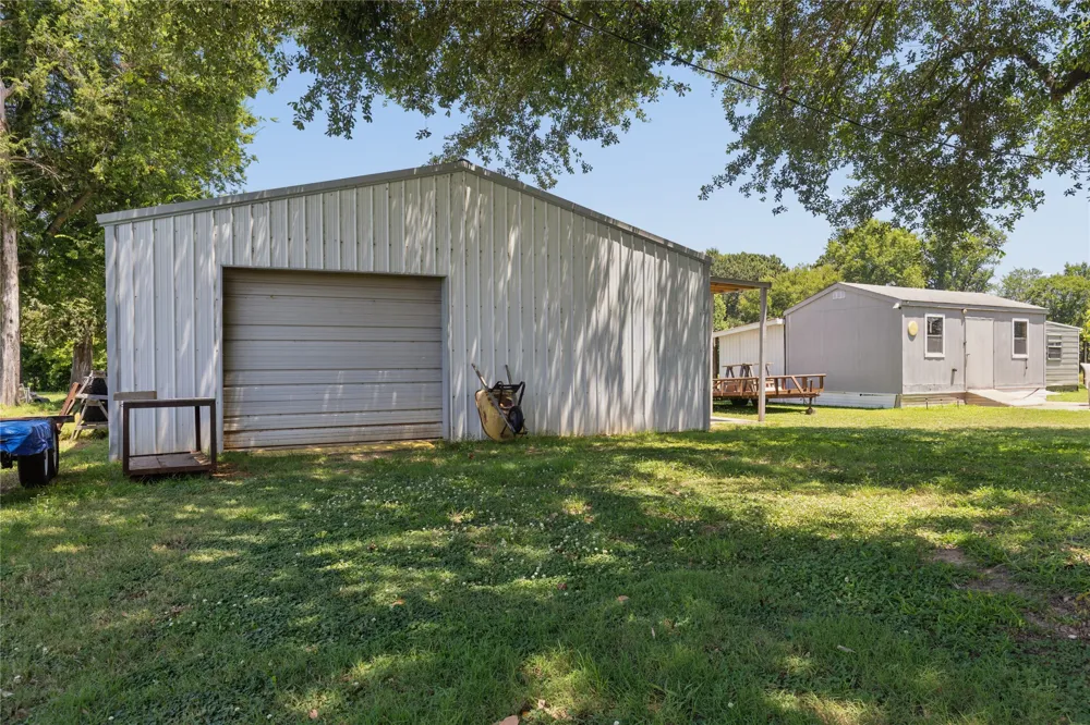 180 County Road 4255 De Kalb, TX 75559