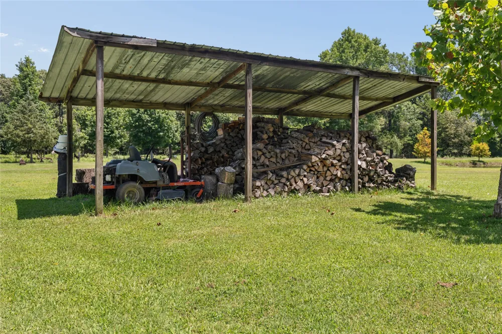 180 County Road 4255 De Kalb, TX 75559