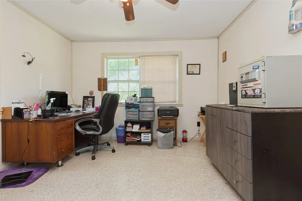 180 County Road 4255 De Kalb, TX 75559