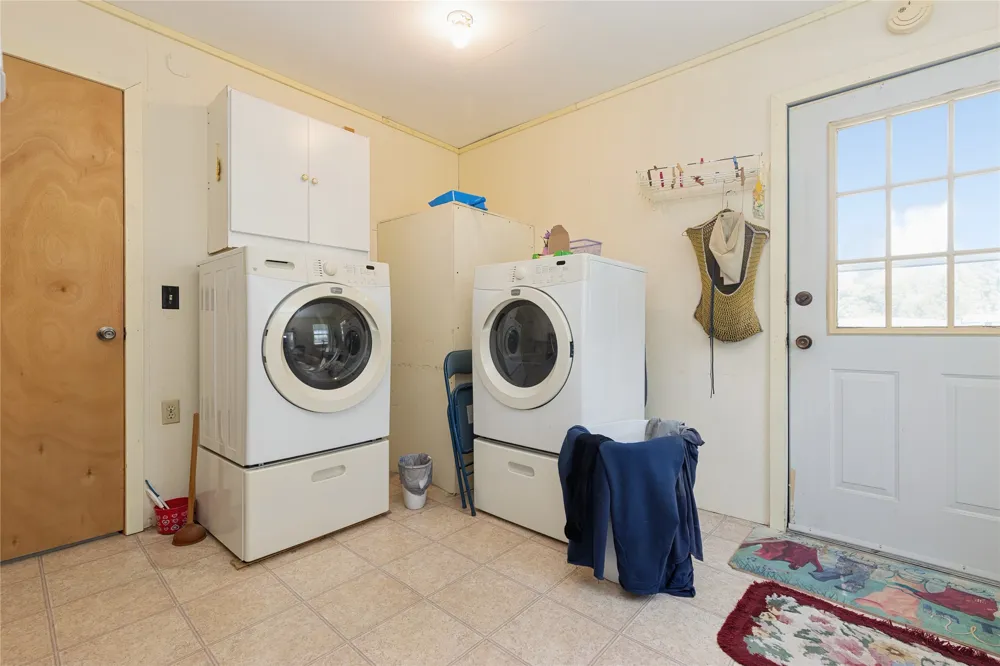 180 County Road 4255 De Kalb, TX 75559