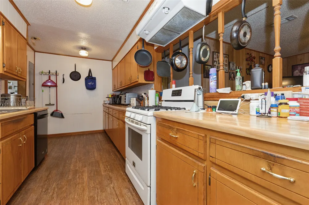 180 County Road 4255 De Kalb, TX 75559