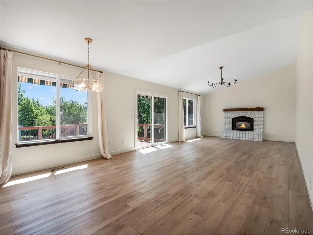 9304 Montrose Way Highlands Ranch, CO 80126