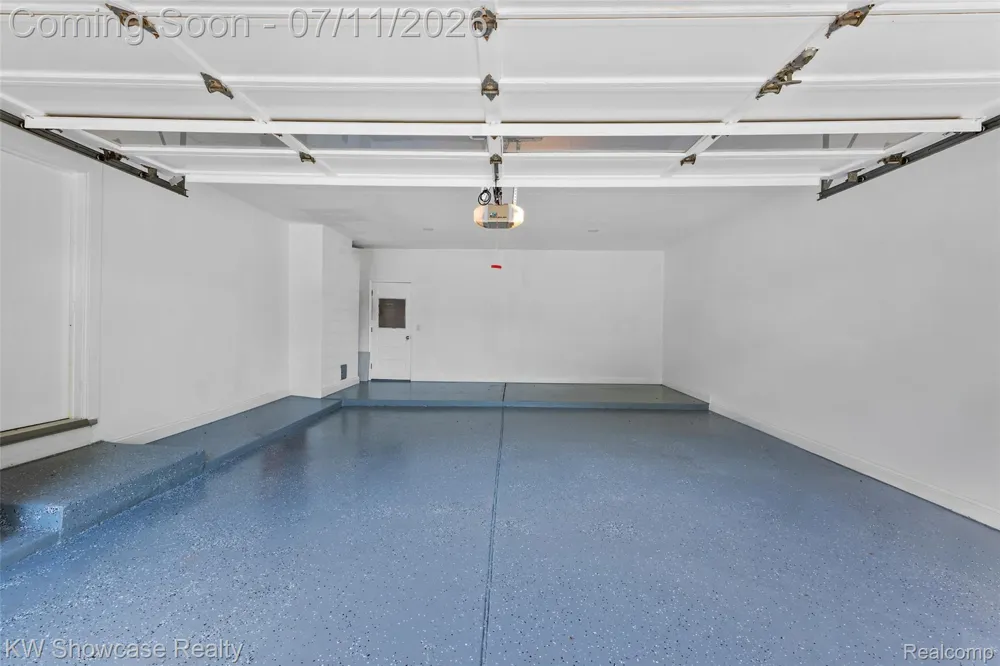 8362 Sunburst Center Line City, MI 48015