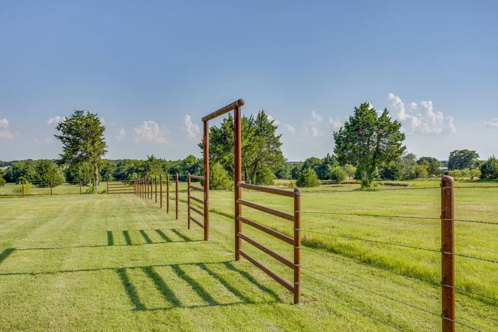 1778 County Road 217 Collinsville, TX 76233