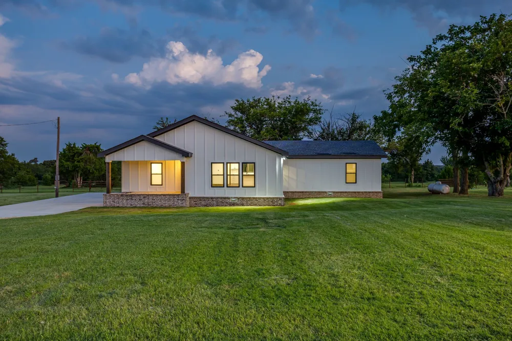1778 County Road 217 Collinsville, TX 76233