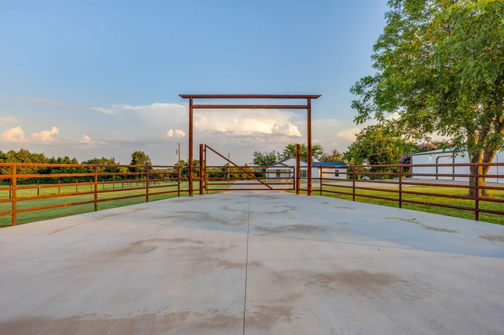 1778 County Road 217 Collinsville, TX 76233