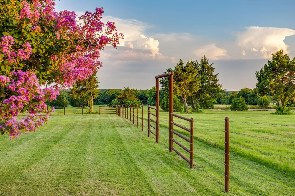 1778 County Road 217 Collinsville, TX 76233