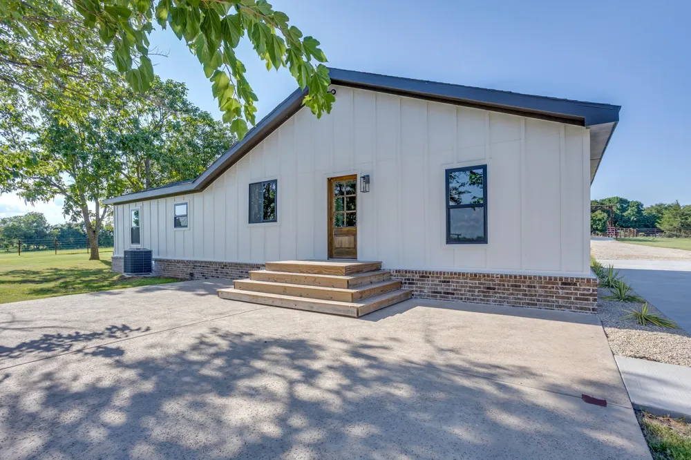 1778 County Road 217 Collinsville, TX 76233