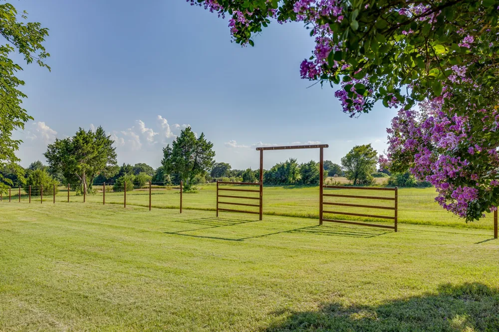 1778 County Road 217 Collinsville, TX 76233