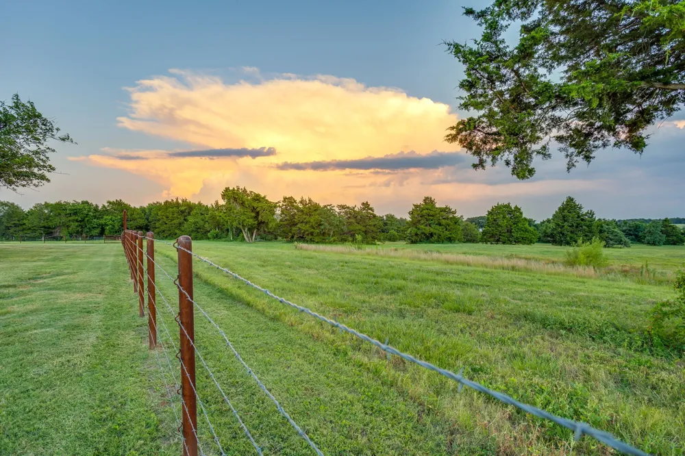 1778 County Road 217 Collinsville, TX 76233