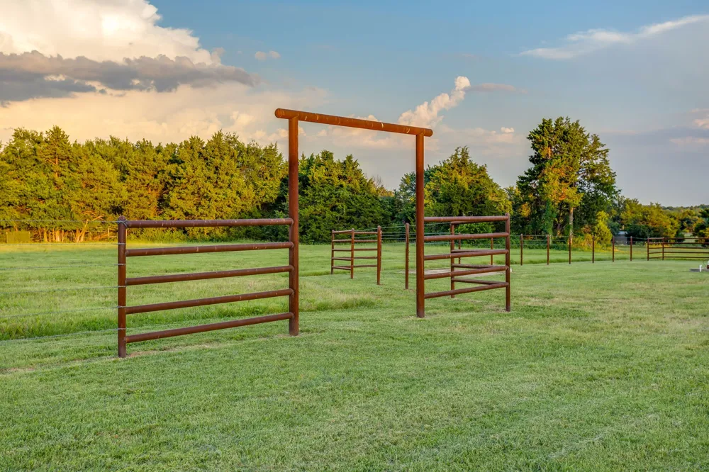 1778 County Road 217 Collinsville, TX 76233