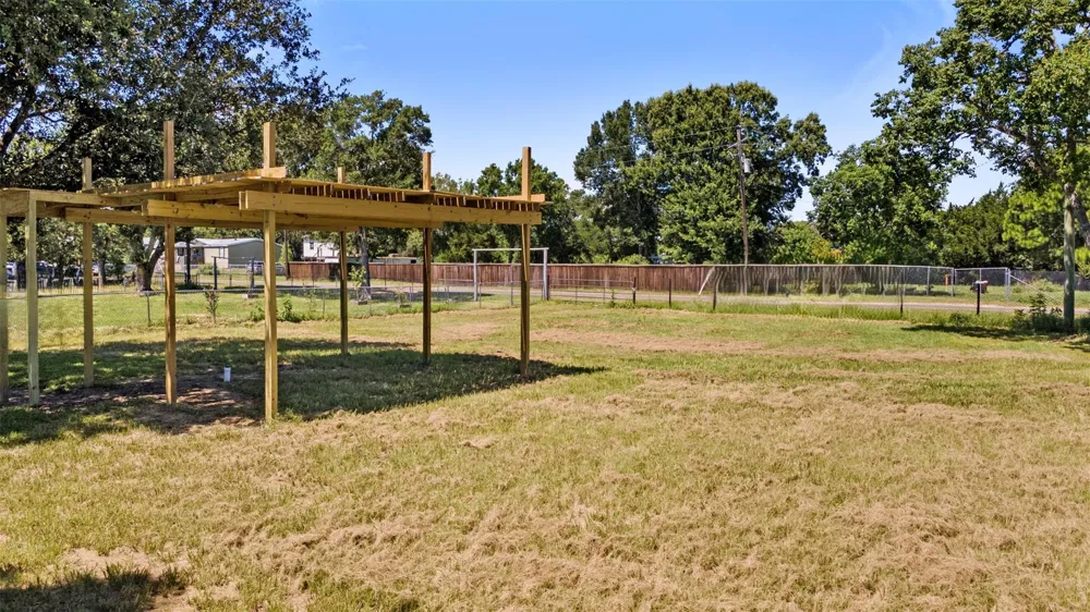 701 Stephenson Avenue Anahuac, TX 77514