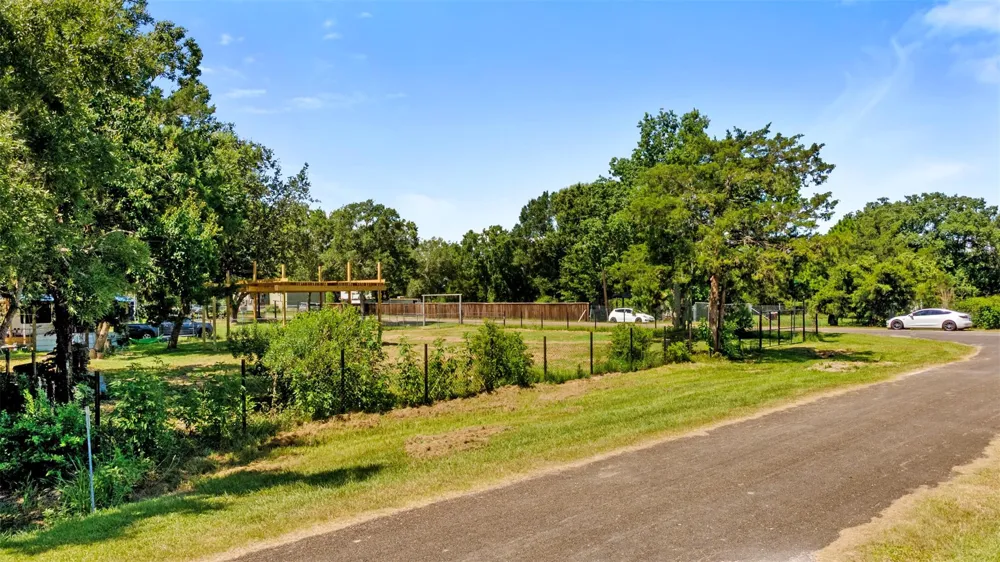 701 Stephenson Avenue Anahuac, TX 77514