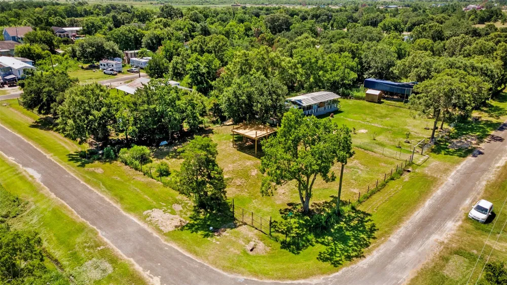 701 Stephenson Avenue Anahuac, TX 77514