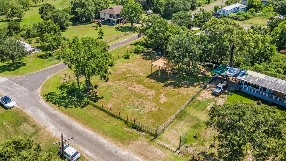 701 Stephenson Avenue Anahuac, TX 77514