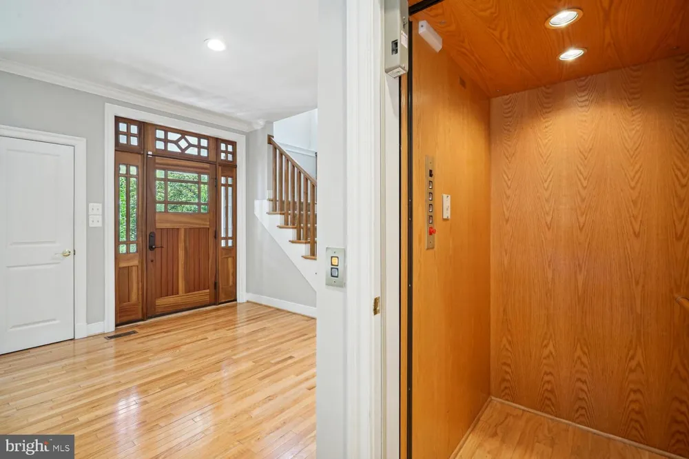 1530 FOREST VILLA LANE Mclean, VA 22101