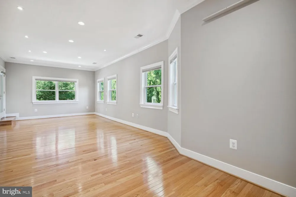 1530 FOREST VILLA LANE Mclean, VA 22101
